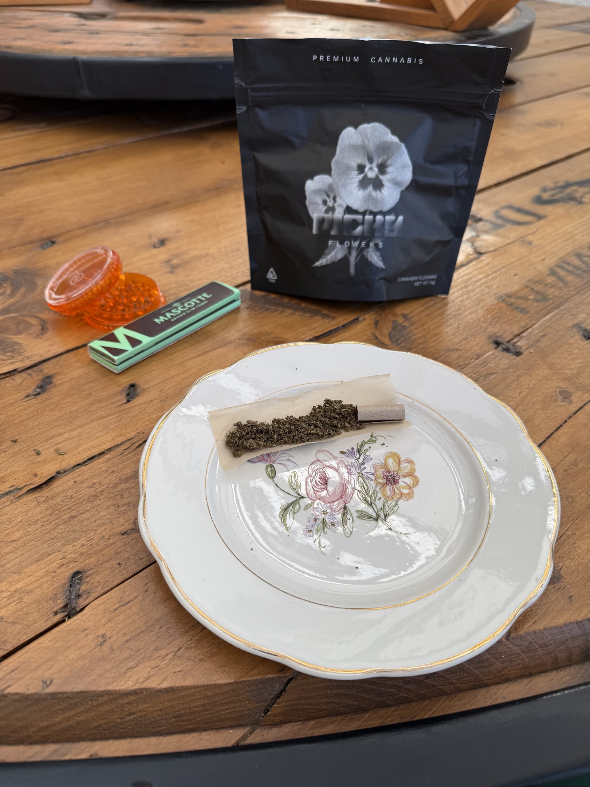 CBD Flowers Hash Gummies Oil Picky